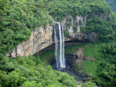 5 Penampakan Aneh di Amazon air terjun