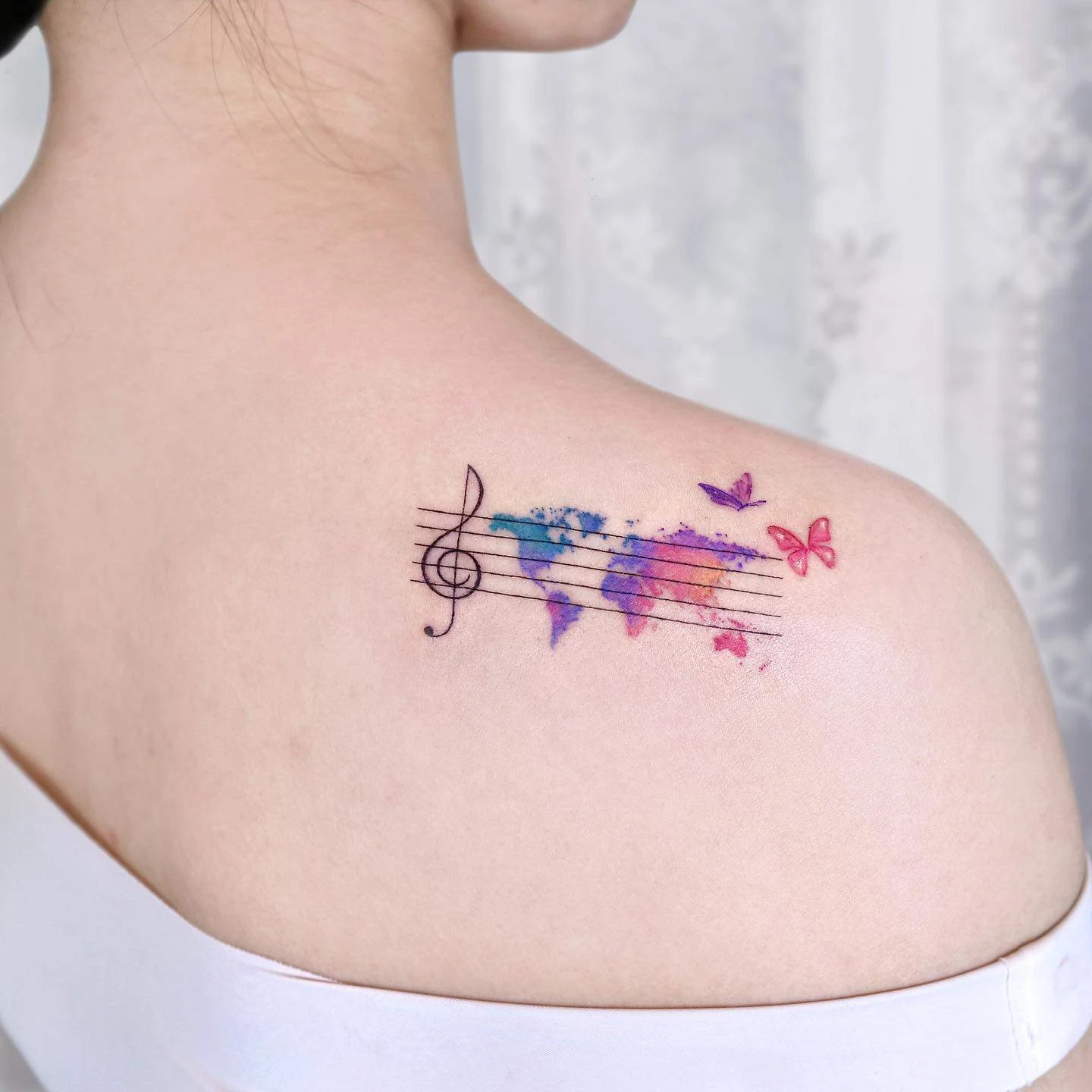 Vemos la foto de un tatuaje musical