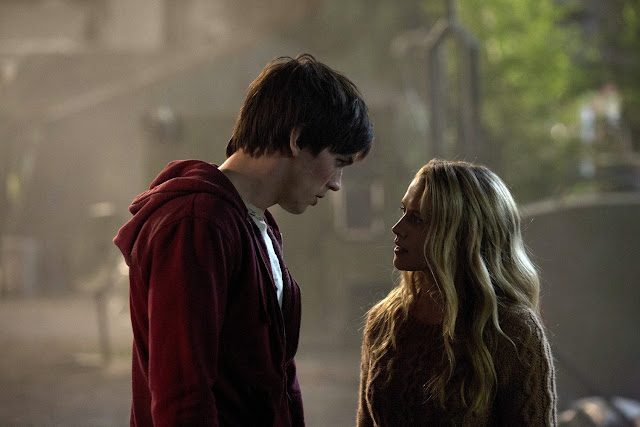 Nicholas-Hoult-e-Teresa-Palmer-filme-Warm-Bodies