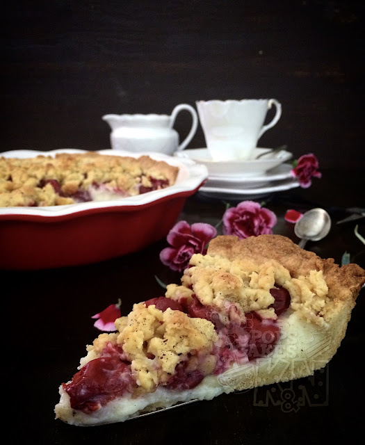 tartaleta de pudding y cerezas