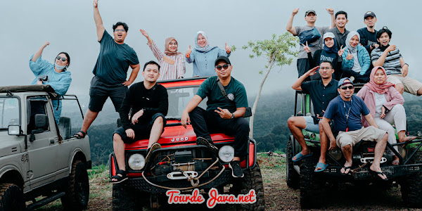 foto bersama setelah aktivitas offroad puncak bogor