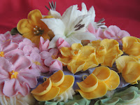 Tarta de Flores: flor pensamiento, flor de primavera, flor de manzano y hoja de nenúfar
