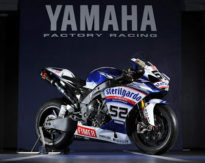 2010 Yamaha YZF 1000 R1 Superbike Side View