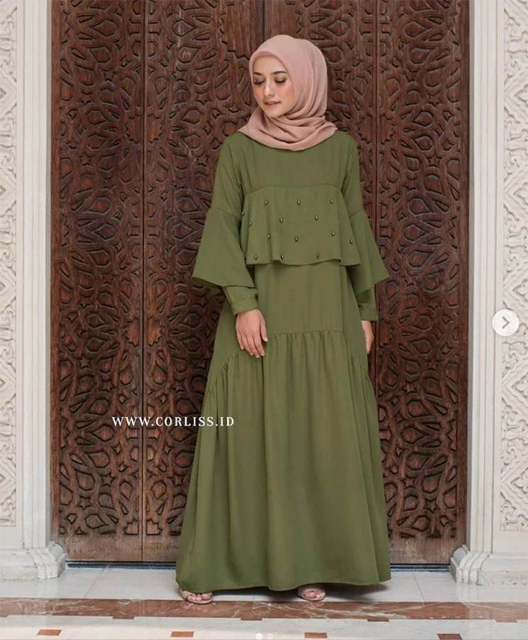 10 Tips Memilih Gamis Sesuai Bentuk Tubuh Updated 2021 - Model baju gamis untuk perut buncit