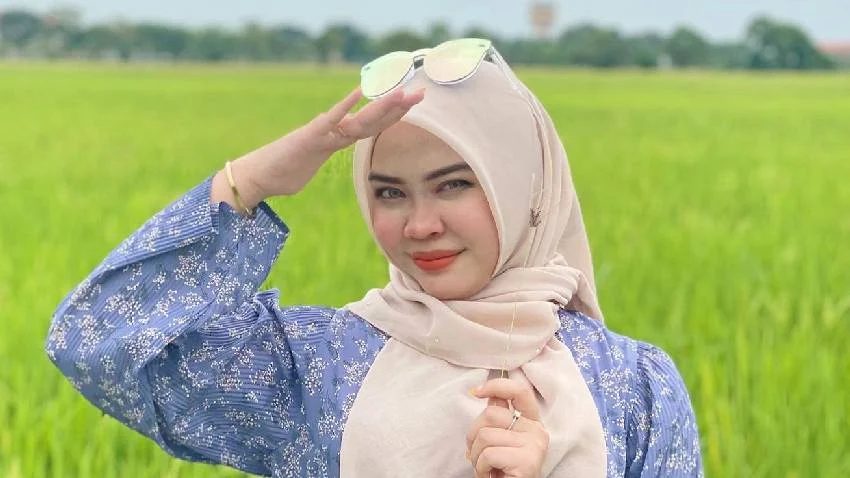 Kumpulan Potret Cantik Hijaber asal Malaysia Nor Wahida