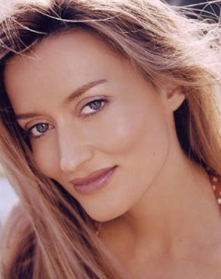 Why is Kate Winslet a major star and Natascha McElhone isn't? Why is Kate Winslet a major star and Natascha McElhone isn't?