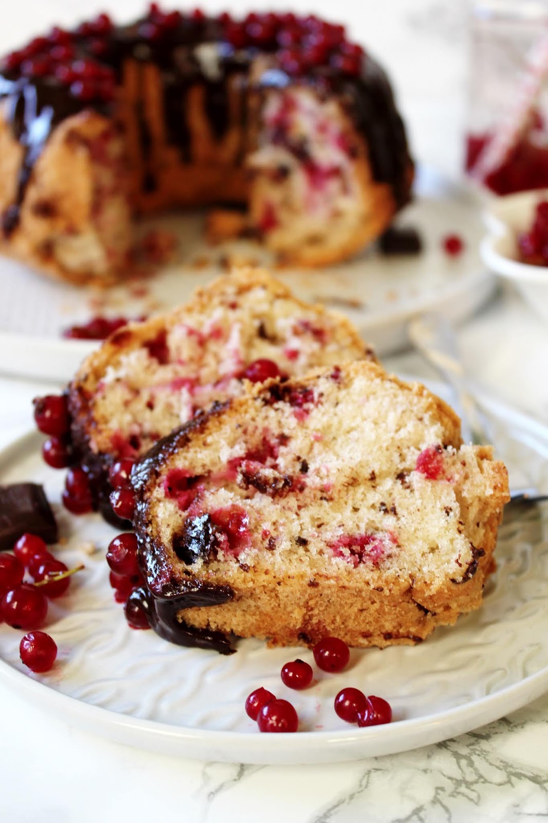 Babka z czerwoną porzeczką i czekoladą 