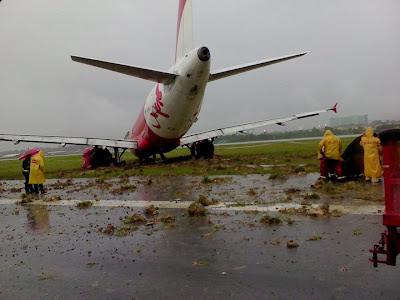 Gambar Kapal Terbang Air Asia Yang Mengalami Kemalangan Kecil Sewaktu Mendarat Di LTAK