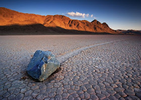 Racetrack Playa - 9 tempat paling pelik di dunia