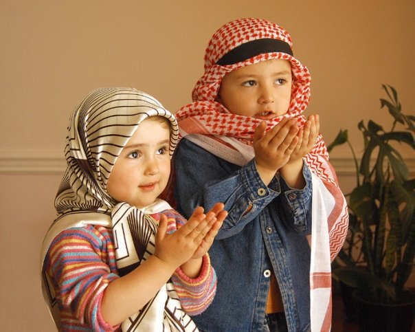 Muslim People: Cute Muslim Kid Praying - Part (2)