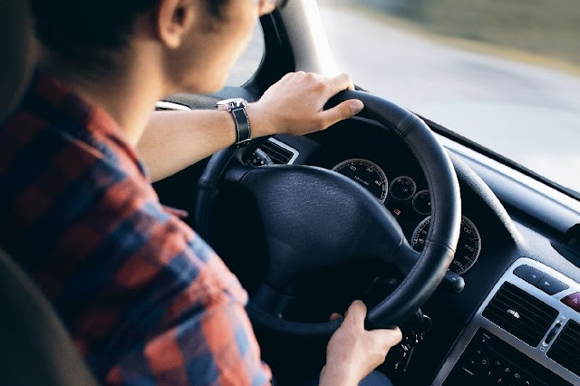 Conducir con cansancio afecta al rendimiento igual que el alcohol, advierten investigadores