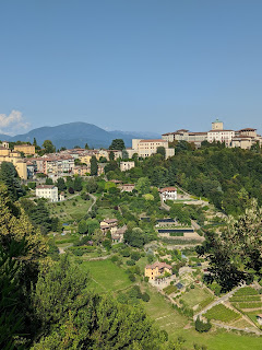 A view of the gardens below Via Sudorno.