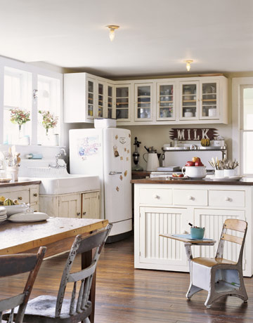 This is a cute kitchen.