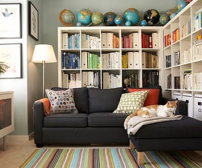 mylittlehousedesign.com globes on top of expedit bookshelves