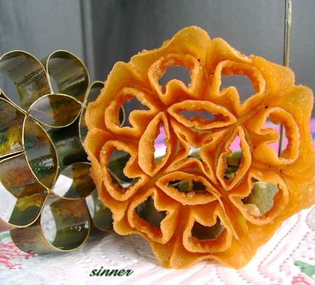 Honeycomb Biscuit~Kuih Loyang~Kuih Rose  The Waitakere 