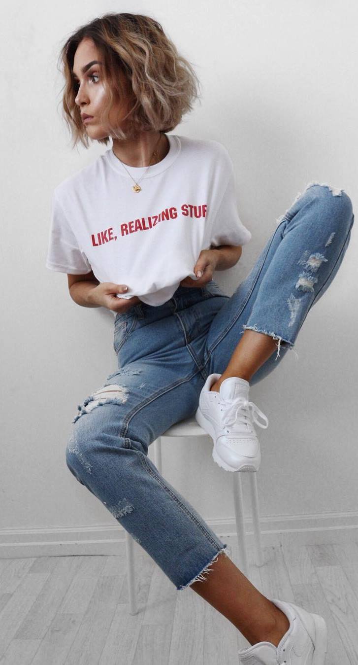 ootd: t-shirt + ripped jeans + sneakers