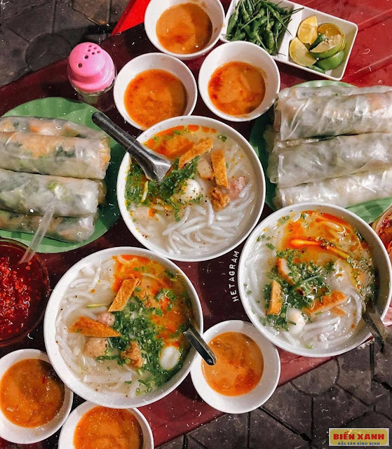 Bánh canh và cuốn cá là lựa chọn đáng thử nếu du khách muốn làm no bụng vào bữa xế ở Quy Nhơn (Ảnh: Hetagram).