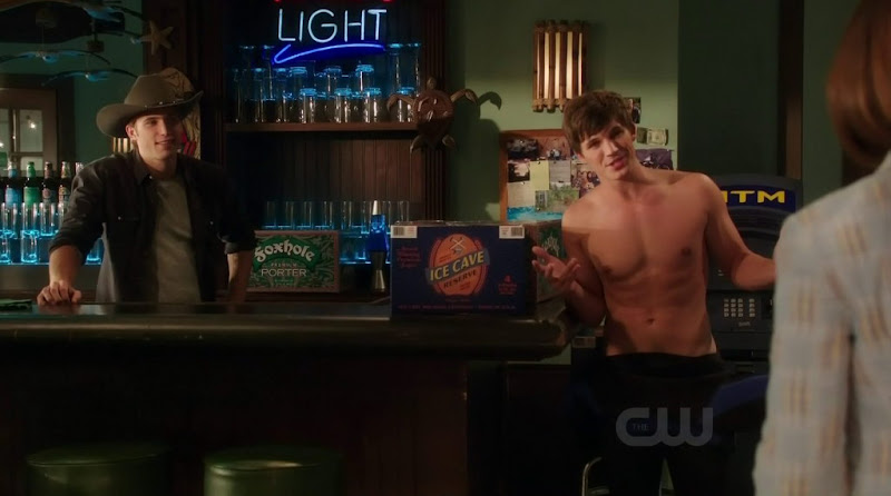 Matt Lanter Shirtless in 90210 s4e07