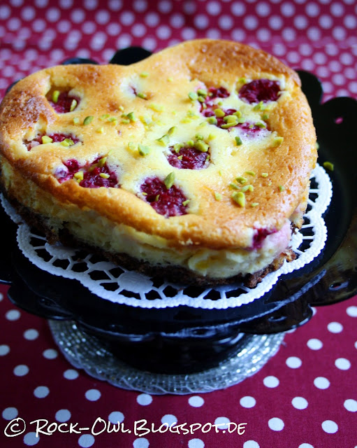 http://rock-owl.blogspot.de/2016/02/herziger-vanilla-raspberry-cheesecake.html