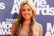 Amanda Bynes Poses Photos Images Pictures