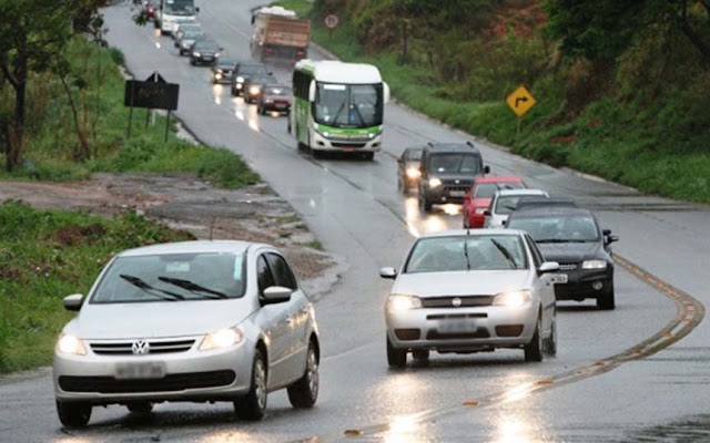 Justiça mantém suspensão de lei que obriga motoristas a acender farol em rodovia