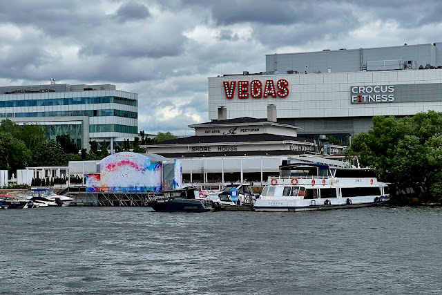 Красногорск, Живописная набережная, Москва-река, вид на Крокус-Сити, яхт-клуб, ресторан Shore House