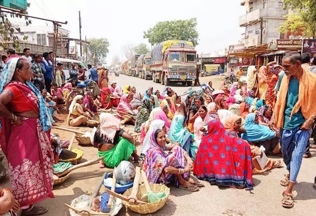   मजदूरों ने हाईवे में आवागमन किया बाधित, चक्काजाम से राहगीर परेशान 