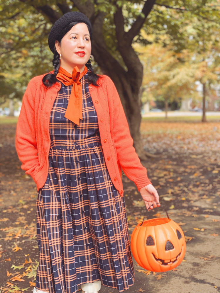 A Vintage Nerd, Vintage Blog, Retro Fashion Blog, Vintage Halloween, Unique Vintage Retro Dress, Vintage Halloween Inspiration, Retro Halloween, Coraline Costume Inspiration