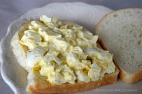 egg salad on bread