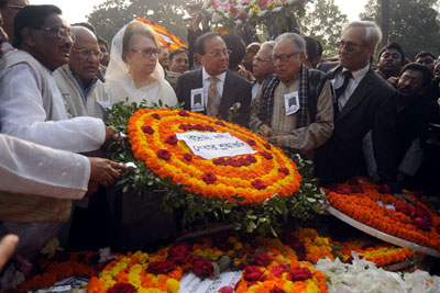 বুদ্ধিজীবী স্মৃতিসৌধে খালেদা জিয়ার শ্রদ্ধা নিবেদন by ইসমাইল হোসেন