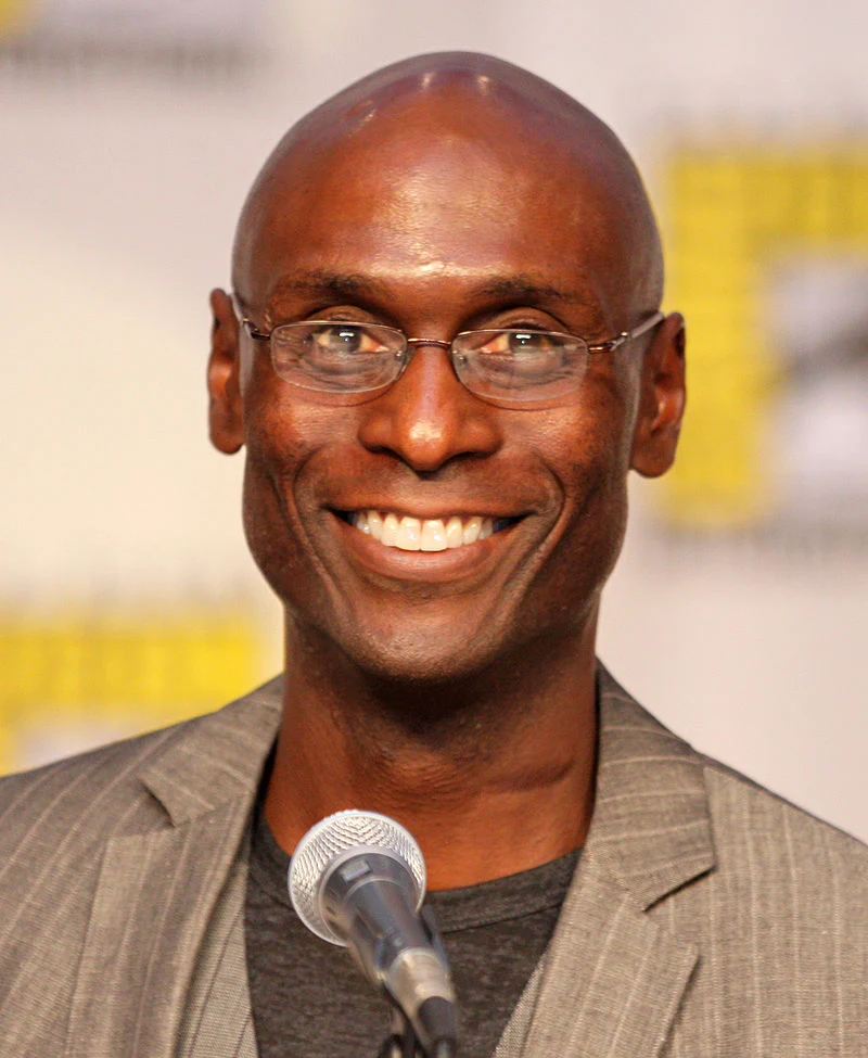 John Wick star Lance Reddick dies hours before the new sequel premieres (video) American actor Lance Reddick, best known for his roles in TV series "The Wire", "Fringe" and "Bush", has died.  Riddick's legal representative, James Hornstein, confirmed to the LA Times that the actor died of natural causes at his home in Los Angeles at the age of 60.  "We will miss Lance terribly," said Mia Hansen, Riddick's publicist. "Please respect the family's privacy at this time."  Lance, who was born on June 7, 1962, is best known for his role as Cedric Daniels in the crime series "The Wire" and the role of Philip Broyles in the science fiction series "Fringe".  He also participated in the works of "Lost", "Oz", "Corporate" and "Resident Evil".  Lance also participated in the "John Wick" series of films, including the fourth part, which is scheduled to be released in theaters on March 24, 2023, and he embodied the role of "Sharon".  Reddick reprises his role as Charon, the concierge of the Continental Hotel in New York City who appears throughout the sequels.  But his role in "The Wire" marked a quantum leap in his career. Often described as one of the best TV series of all time, this work tells the story of the struggle of a police drug squad against gangs in Baltimore City.  In the series, Lance Reddick plays Lieutenant Cedric Daniels, a cop who is conscientious to the point of being idealistic.  “The Wire” included a group of stars, including Idris Elba and Michael Kenneth Williams, who died in 2021 and was highly appreciated for his character “Omar Little”, a gay outlaw who applies strict rules of conduct.  Lance Reddick was married to Stephanie Reddick and had two children, according to his agent.  A large number of celebrities paid tribute to the late actor.  Among them, "The Wire" star Wendell Pearce described him on Twitter as "a man of great strength and elegance" and "the epitome of class".  Writer Stephen King wrote, "A wonderful actor, a wonderful man. This is sad news.”  HBO praised Braddick, saying he is an actor "who is greatly regarded by all who have known and worked with him."  "We are proud to be part of his legacy. He will be greatly missed," she added.  Actors Keanu Reeves and Chad Stahelski, his co-stars in the "John Wick" films, also expressed their grief.  "We are deeply saddened and heartbroken for the loss of our beloved friend and colleague," they said in a statement. "He was an accomplished professional and a pleasure to work with."