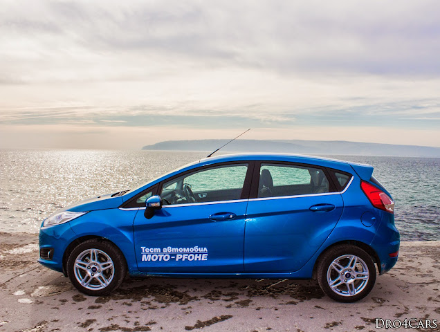 On the side view of the tested 2014 Ford Fiesta, there is nice chrome surrounding around the windows.