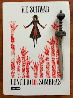 Portada del libro Concilio de sombras, de Victoria Schwab