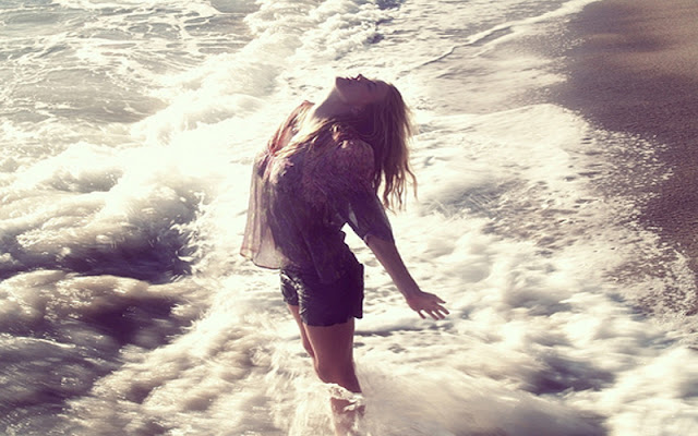 Girl Feel Free with Sea Wave