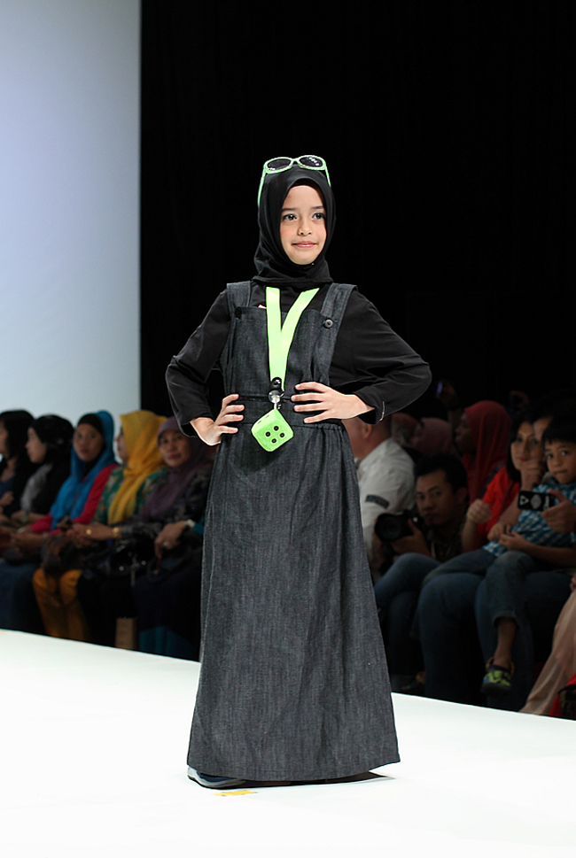 Aksi Hijaber Kecil Di Atas Catwalk  Kumpulan Tips Trik dan Tutorial Hijab Model Terbaru  Info 