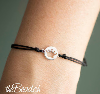 https://www.thebead.ch/product_info.php?info=p2481_textil-armbaendchen-mit-silber-kroenchen.html