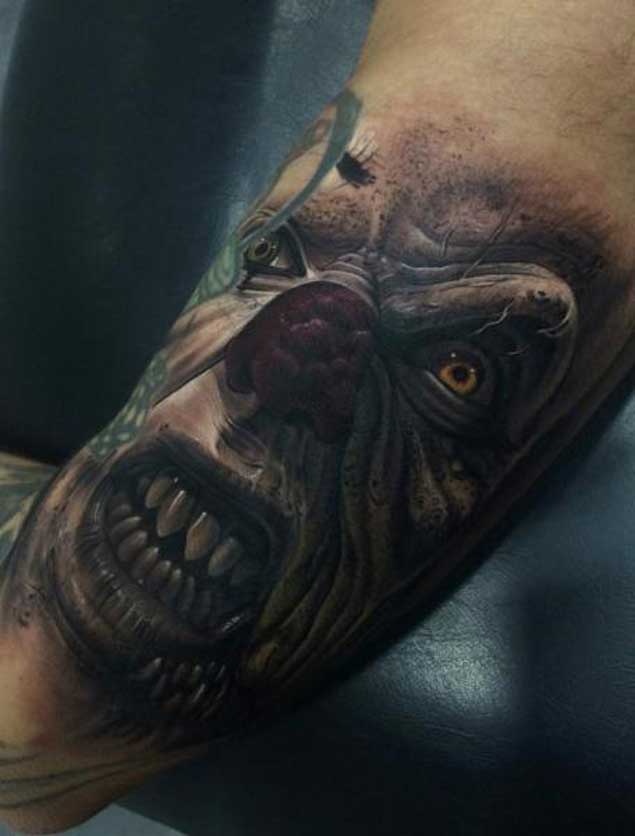 Esta terrível antebraço tatuagem