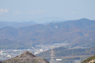 書写山の遥か彼方に那岐連山