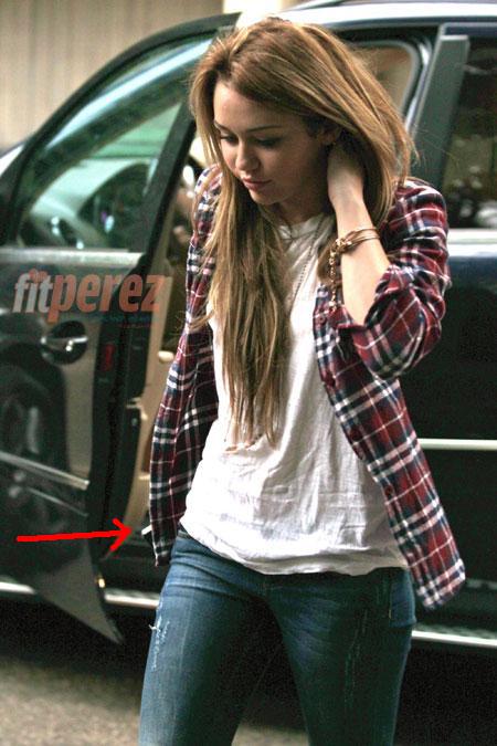 miley cyrus smoking cigarette 2011. Miley caught Hackin Dig#39;s