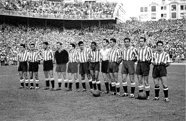 📸CLUB ATLÉTICO DE MADRID 📆3 octubre 1948 ➡️Vidal, Arnau, Escudero, Saso (portero suplente), Mencía, Silva, Ben Barek, Domingo, Mújica, Aparicio, Lozano y Basabe. REAL MADRID C. F. 1 🆚 CLUB ATLÉTICO DE MADRID 2 Domingo 03/10/1948. Campeonato de Liga de 1ª División, jornada 4. Madrid, estadio de Chamartín. GOLES: ⚽1-0: 53’, Molowny. ⚽1-1: 63’, Vidal. ⚽1-2: 64’, Escudero.