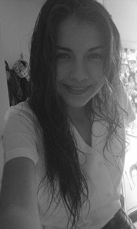Ángela.