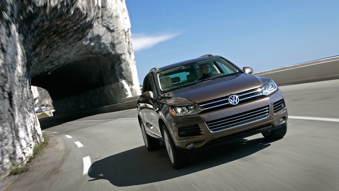 Volkswagen Touareg SUV HD Wallpaper