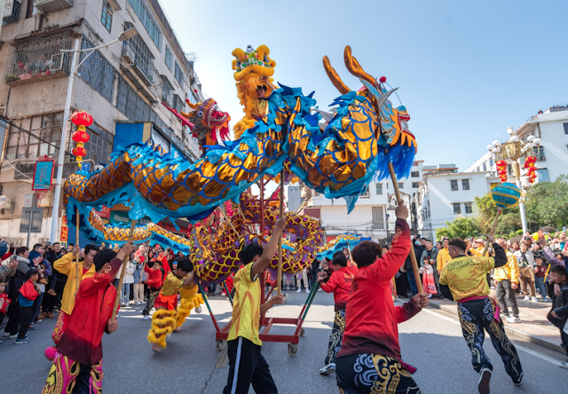 Hundreds of dragons and lions celebrate the New Year 2024, and the New Year flavor in Guangning County(Guangdong) is strong and strong