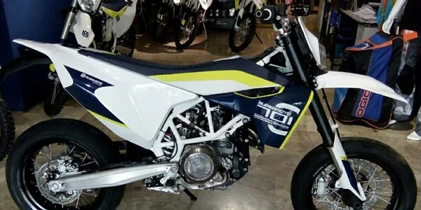 Husky Bali Jual 701 Enduro dan 701 Supermoto