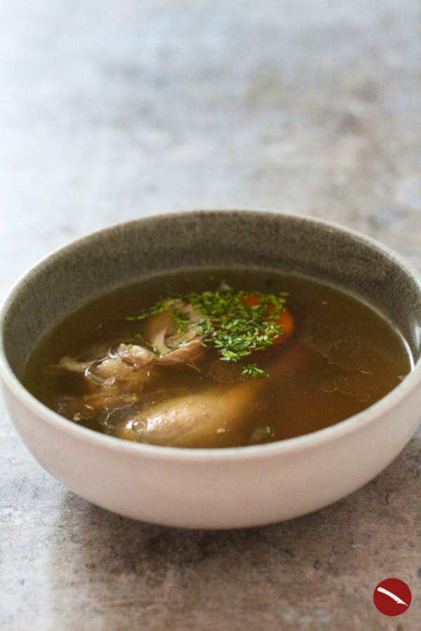 Da sind sie wieder, die bei euch beliebtesten Rezepte des vergangenen Monats. Zum Nachkochen und Selberessen sehr empfohlen!  #rezepte #nachkochen #foodblog #cremige_kartoffelsuppe #ottolenghi #chicken #puttanesca #pasta #carbonara #spaghetti #skrei #kabeljau #fleischbällchen #meatballs #lasagne #ofen #schnell #einfach #alfredo #originalrezept