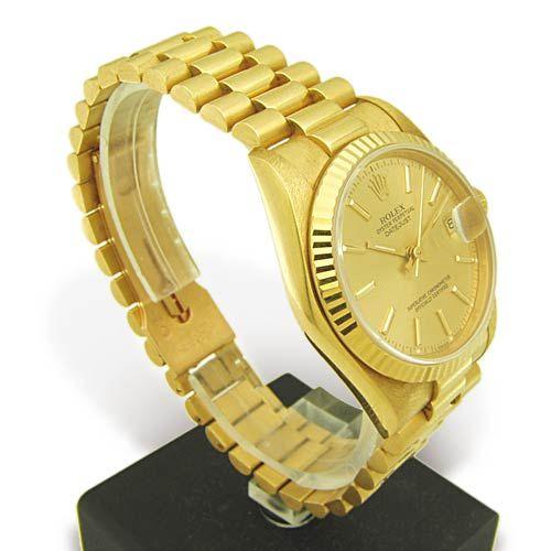  exaggerating with gold bling but in the end we are talking about Rolex: 
