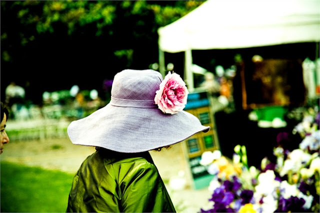 Hats and flowers downtown Milan | Orticola Italian market, Palazzo Dugnani.