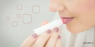 Menggunakan lipbalm dengan spf