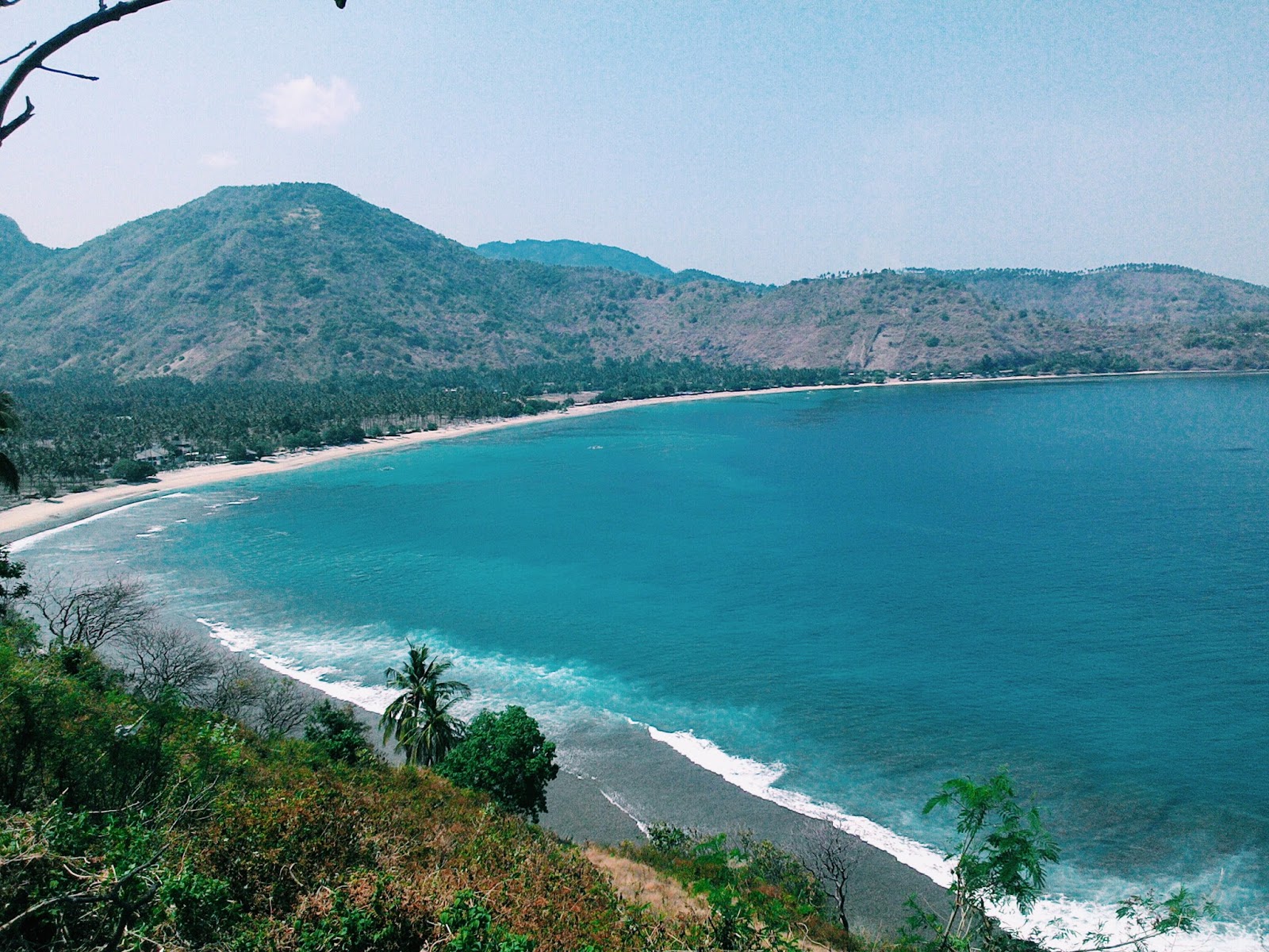 Gambar Asyiknya Pantai Kura Kartini Laut Jepara 