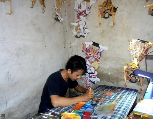 Sigit Setiawan, Pembuat Wayang Kulit Dari Desa Ambalkliwonan, Ambal, Kebumen